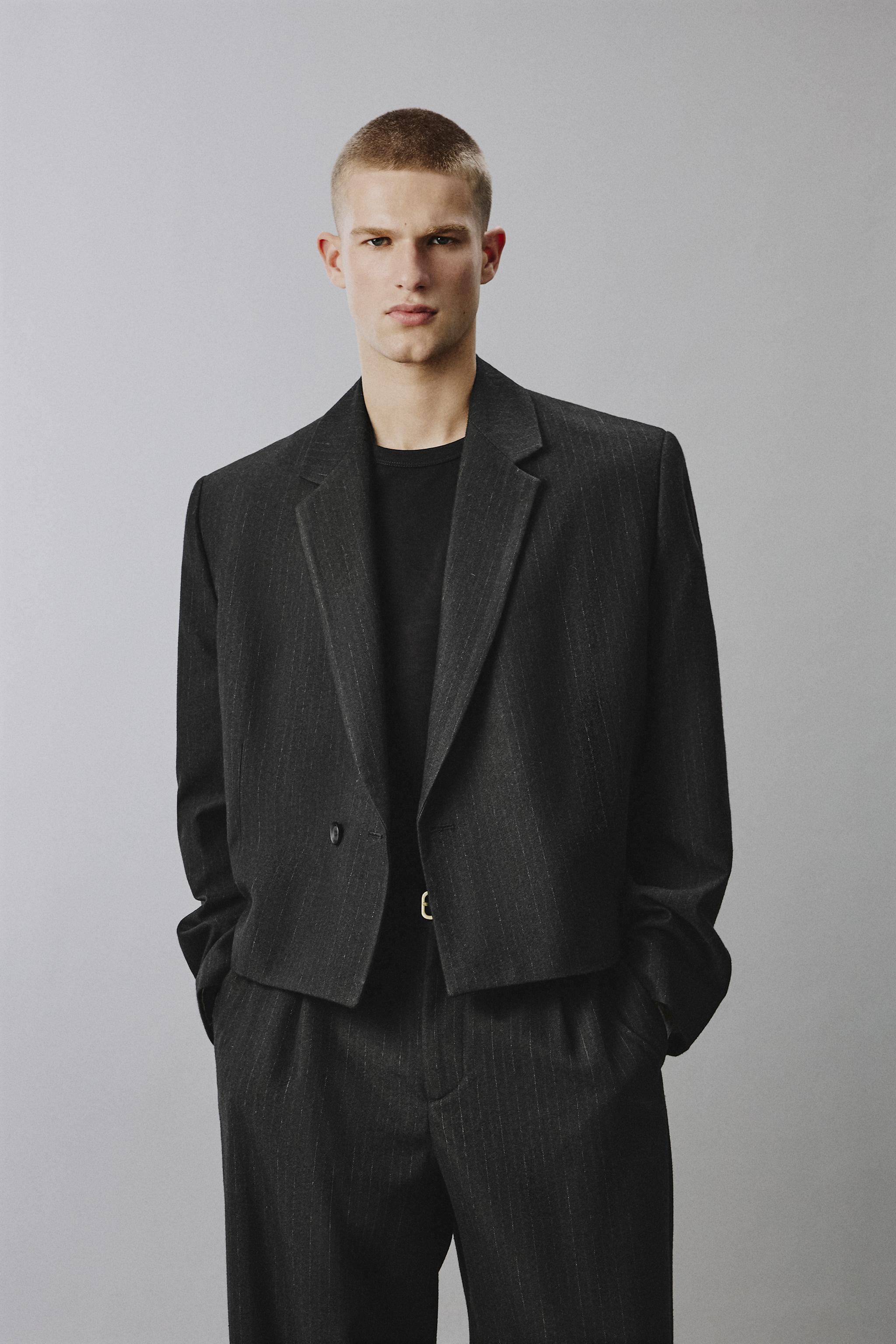 PINSTRIPE CROPPED FIT SUIT BLAZER