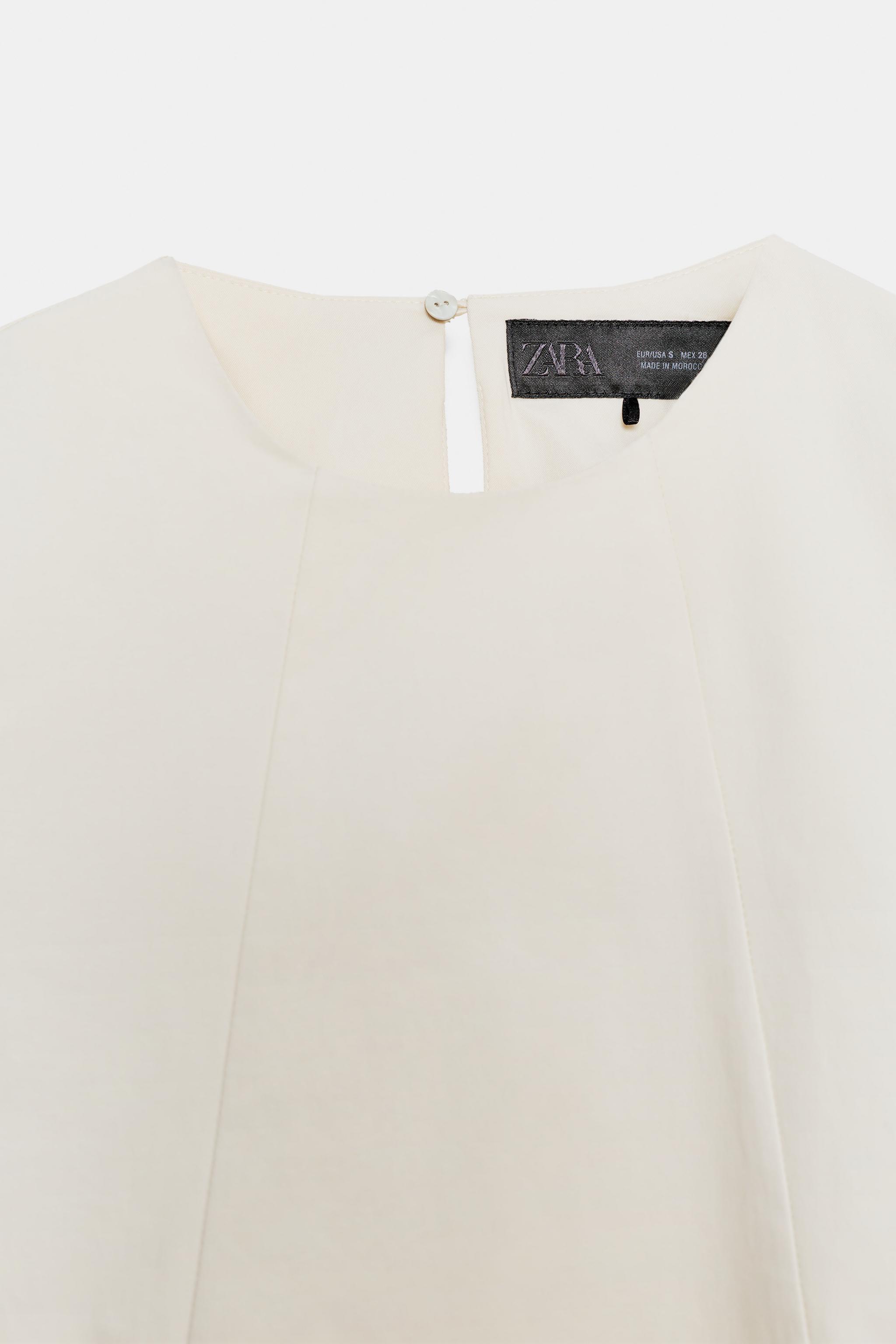 VOLUME SLEEVE CROP TOP