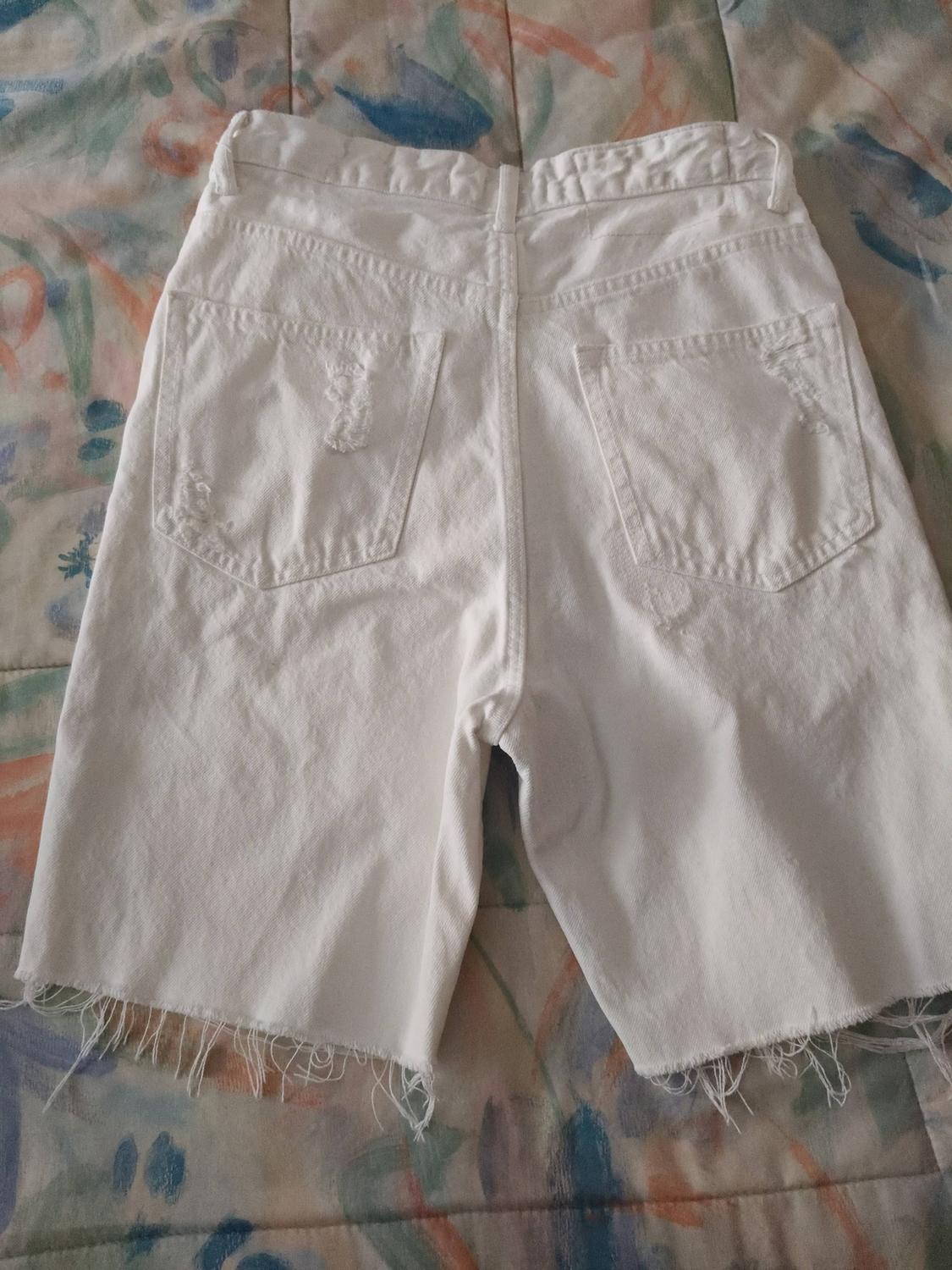RIPPED DENIM BERMUDA SHORTS WITH TOPSTITCHING - Image 4