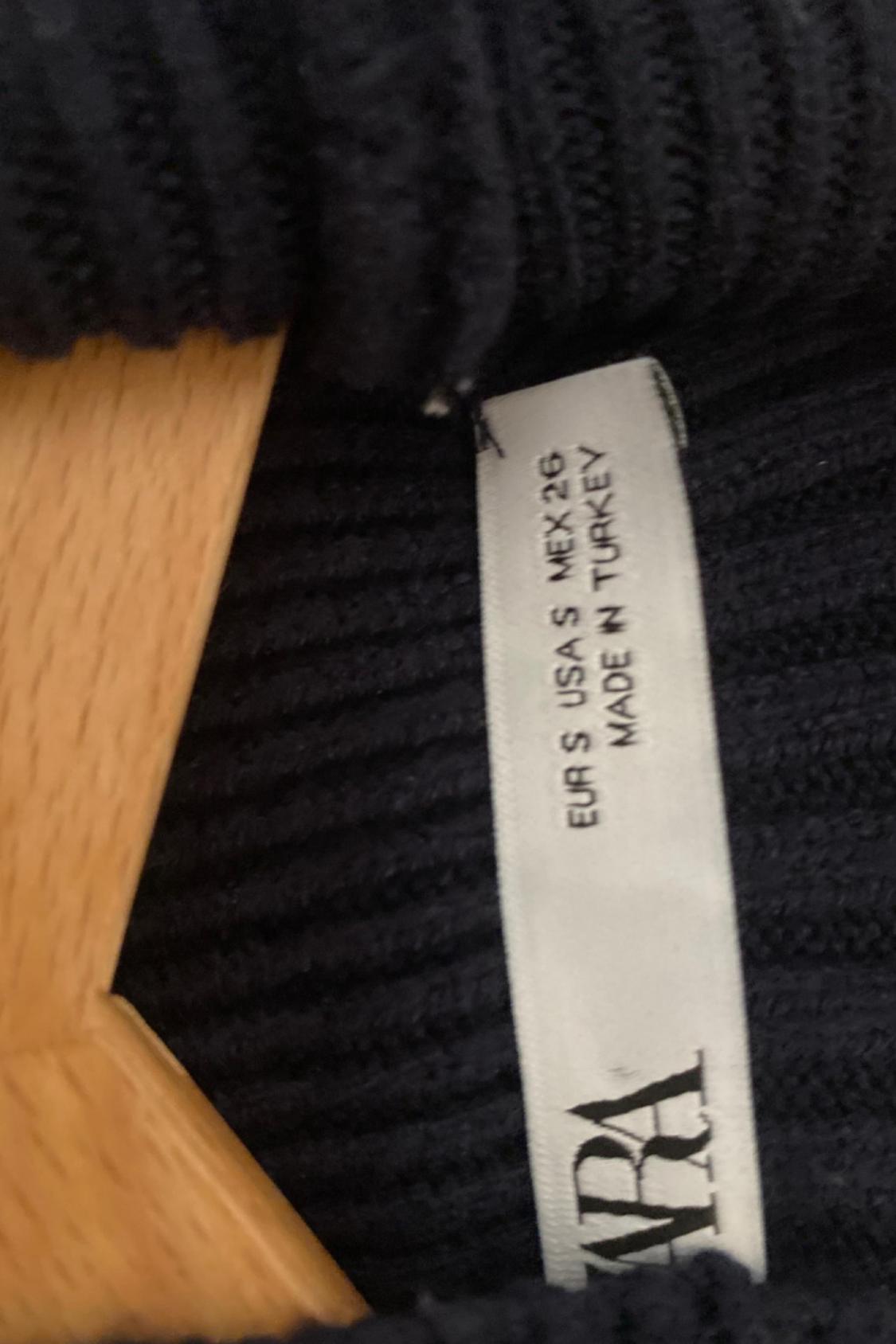 ΠΛΕΚΤΗ ΜΠΛΟΥΖΑ ΜΕ ΚΛΕΙΣΤΗ ΣΤΡΟΓΓΥΛΗ ΛΑΙΜΟΚΟΨΗ ΡΙΠ - Image 3