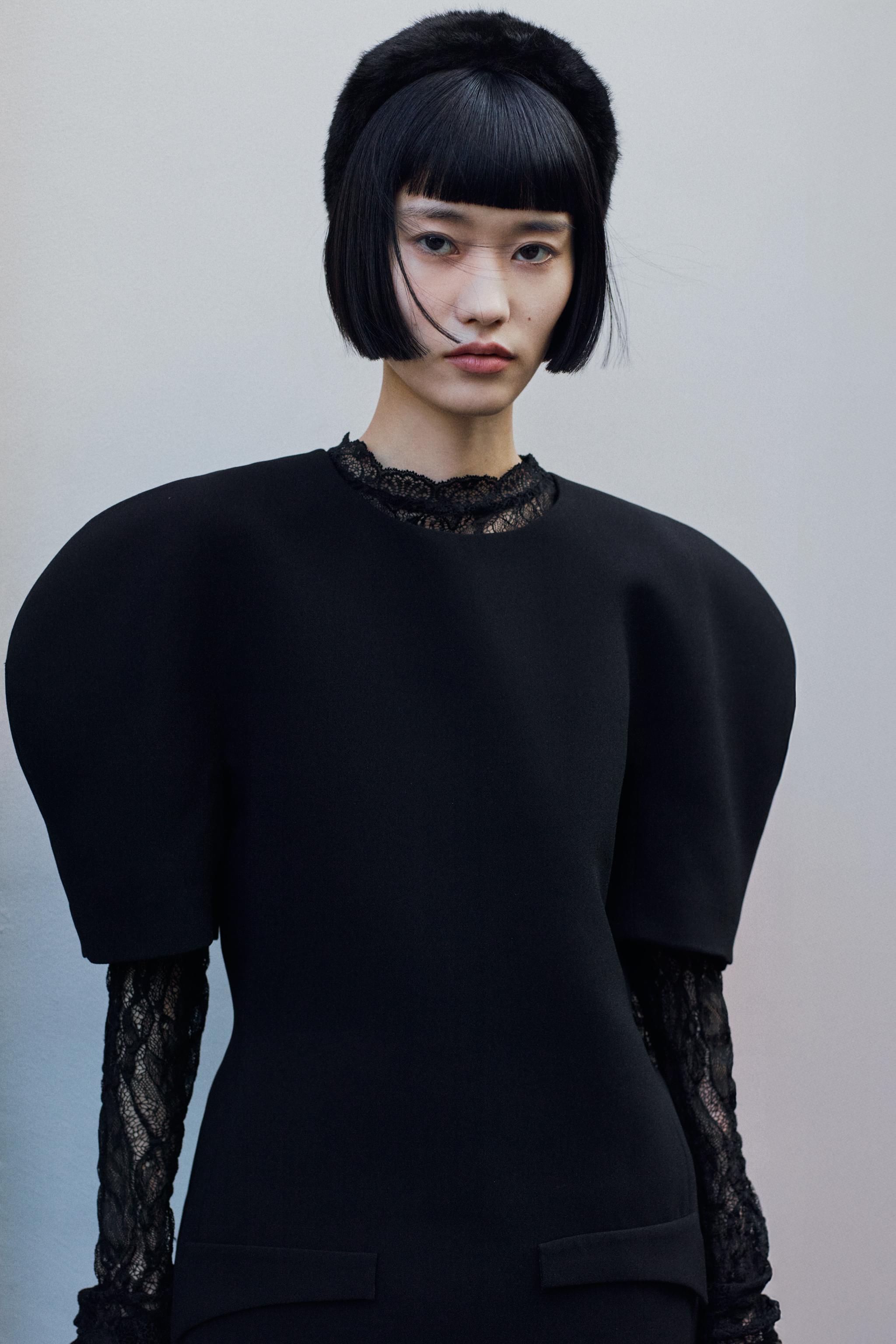 【新品未使用】スカーフ付きショート丈ワンピース　ZARA ベルベットスカーフ付きショート丈ワンピース - ブラック | ZARA Japan