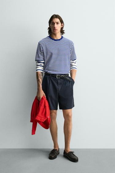 CAMISETA REGULAR FIT JACQUARD RAYAS - Blanco / Marino de Zara