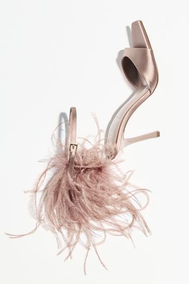 SANDALI CON TACCO E PIUME DECORATIVE - Beige di Zara