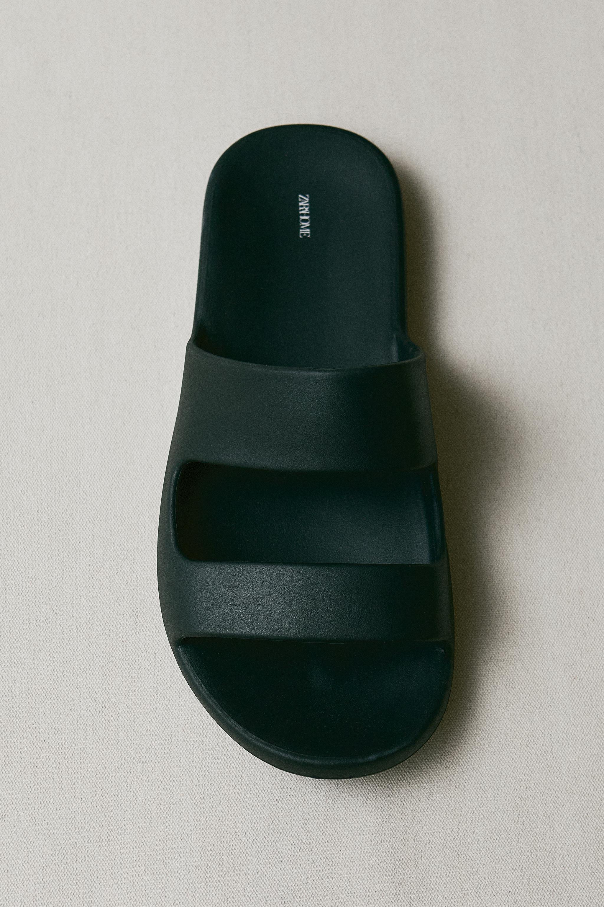 RUBBERISED FLAT SANDALS