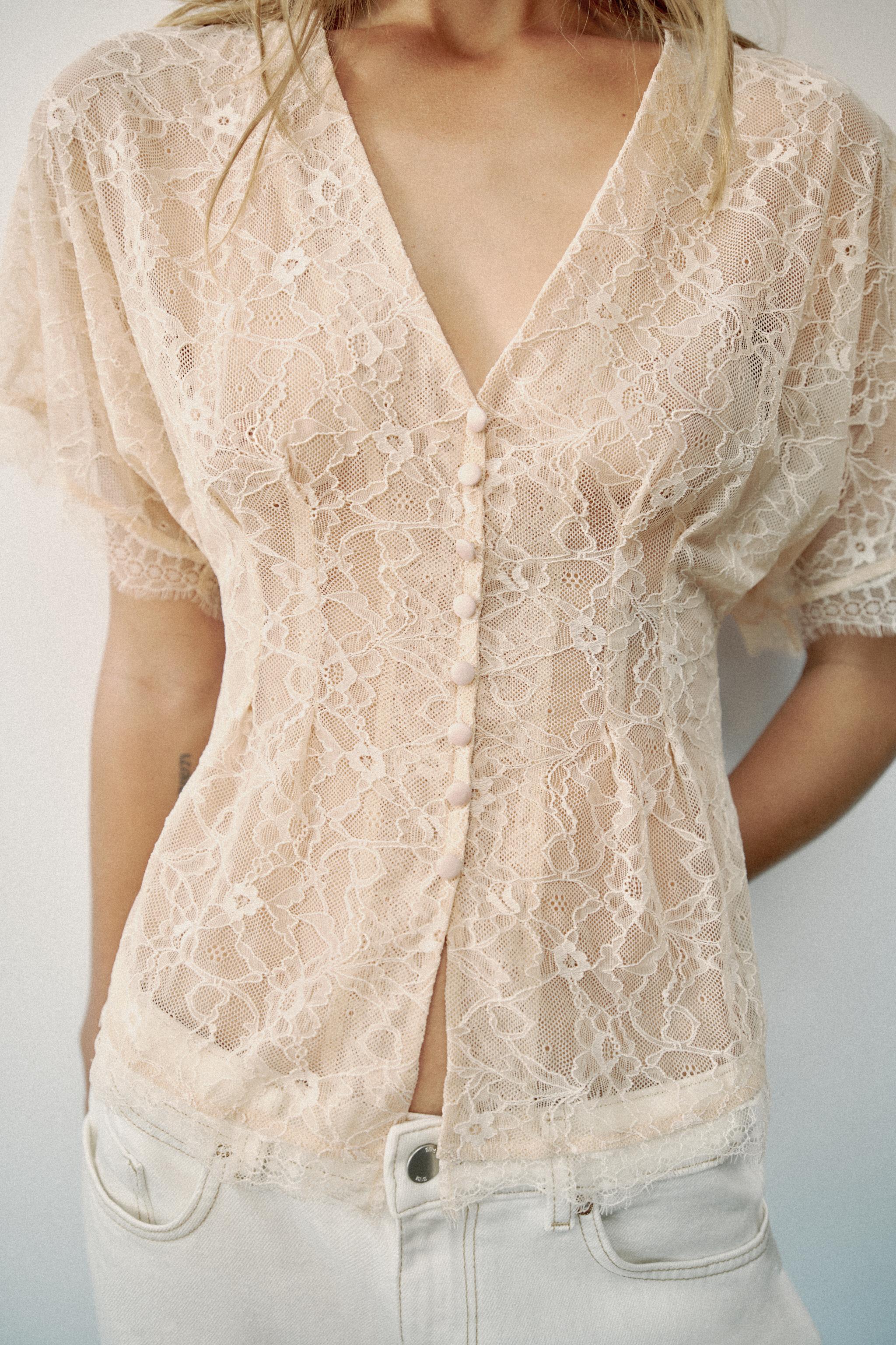 LACE BUTTON TOP — Pastel pink