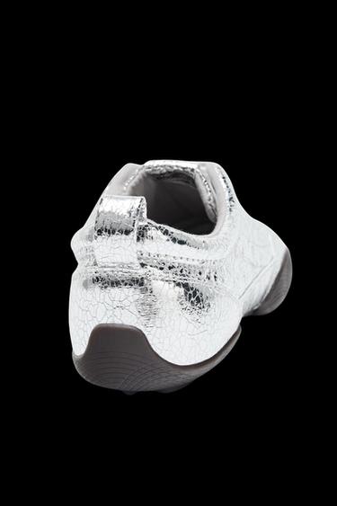 SPORTSCHUH IN METALLOPTIK - Silber von Zara