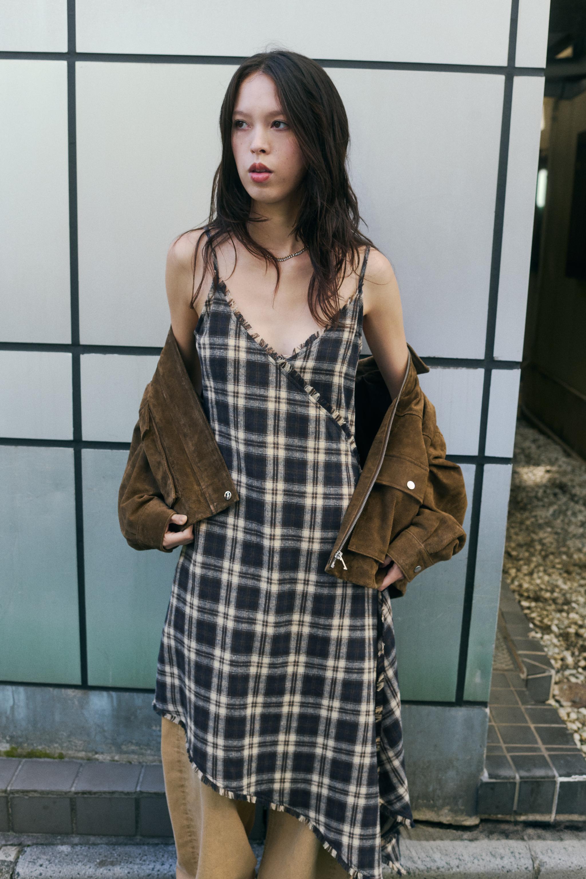 ZARA ブラウン アシンメトリックキャミワンピース ZARAのワンピース/ドレス（ブラウン系）を使った「キャミワンピ