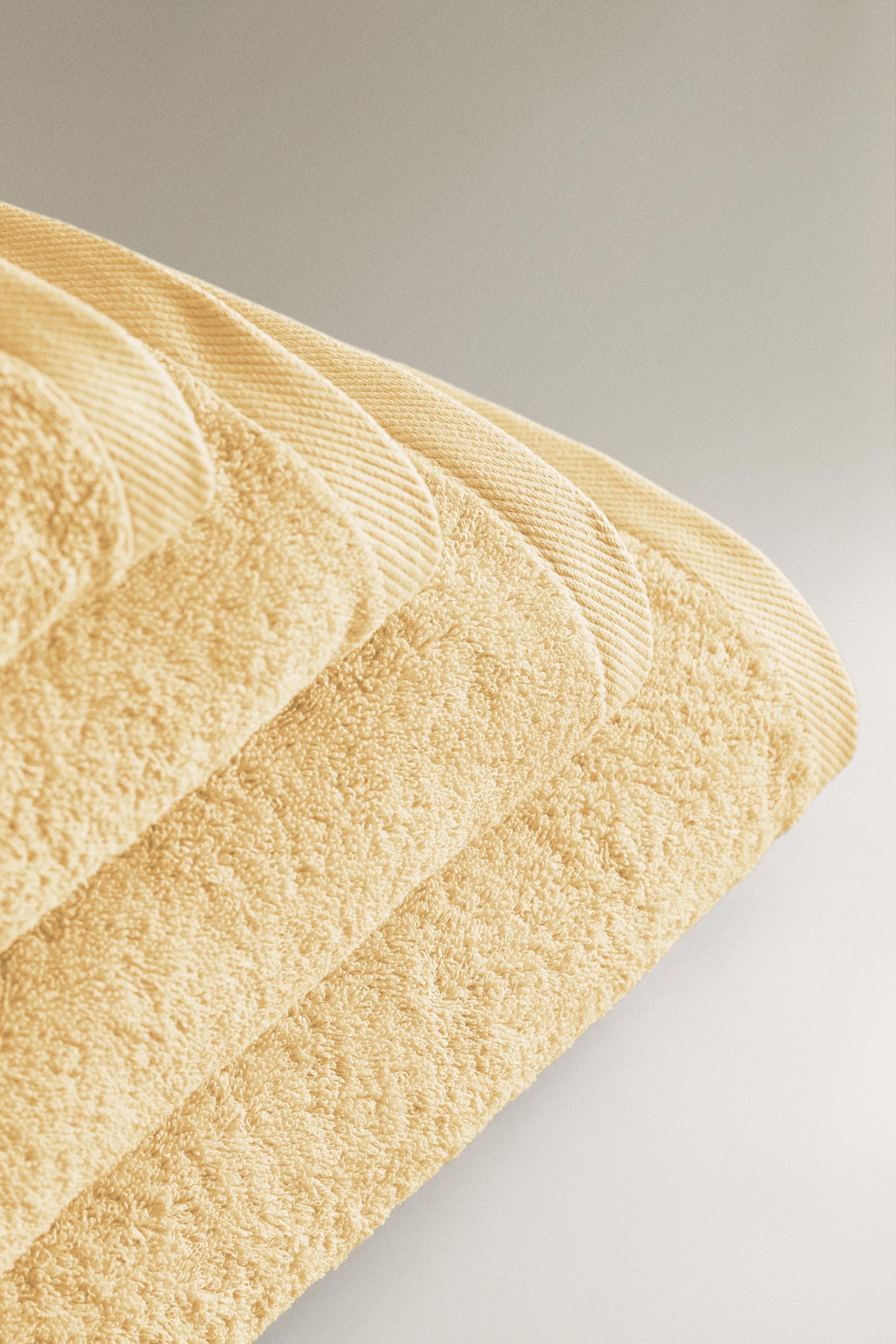 PLAIN COTTON TERRY BATH TOWEL (500 GSM) — Light yellow