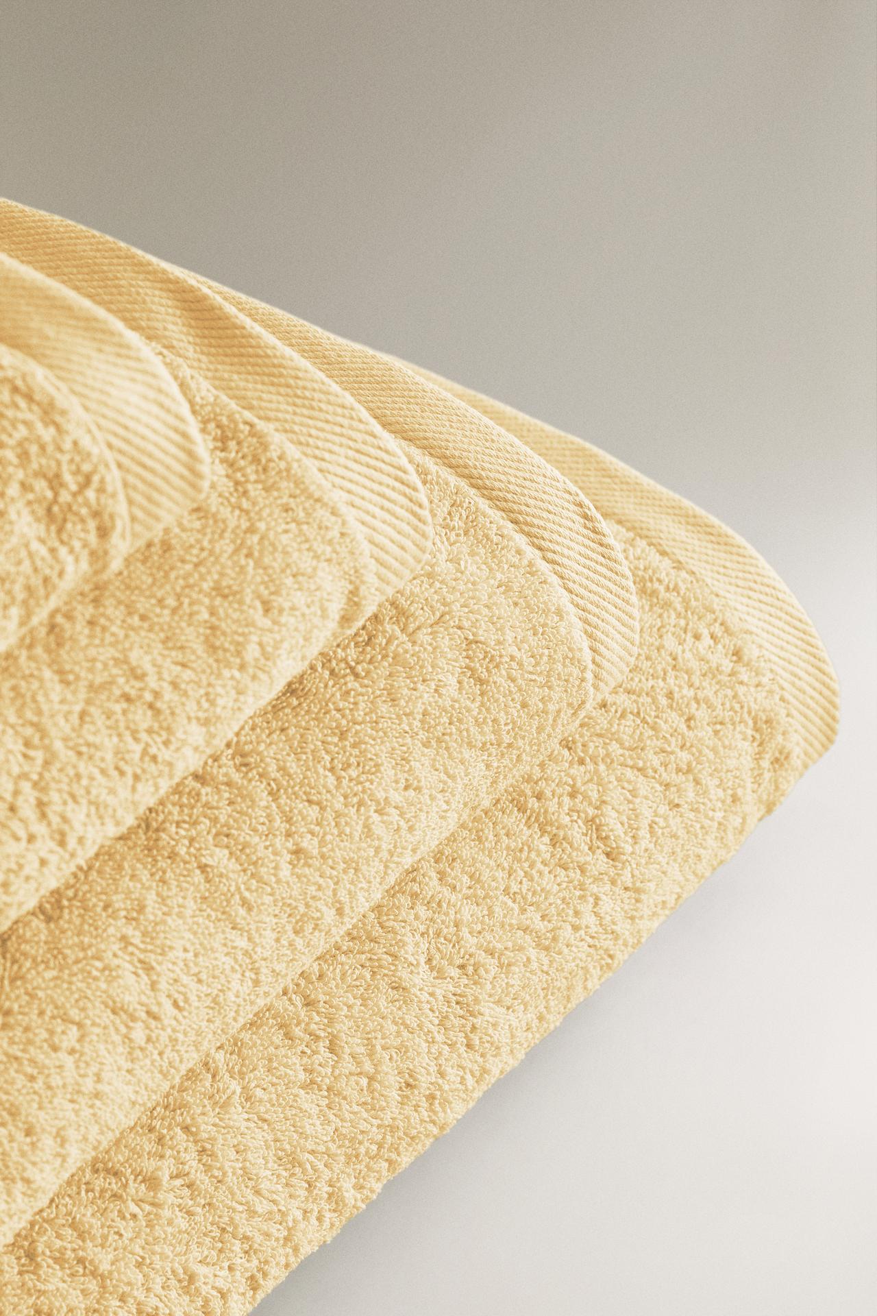 SOLID COTTON TERRYCLOTH BATH TOWEL (500 GSM) — Light yellow