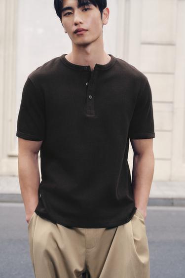 Zara 紋理紐扣圓領 T 恤 - 巧克力色