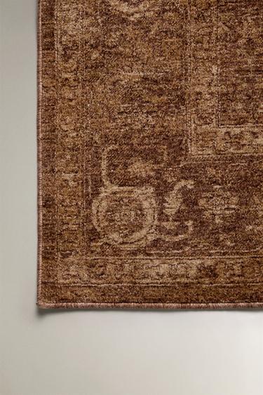 VINTAGE-EFFECT RUG - Brown by Zara