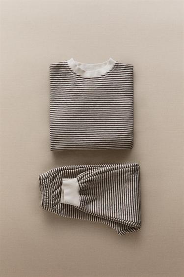 Zara KOMPLET DEČJE PIDŽAME SA PRUGAMA – smeđa čokolada