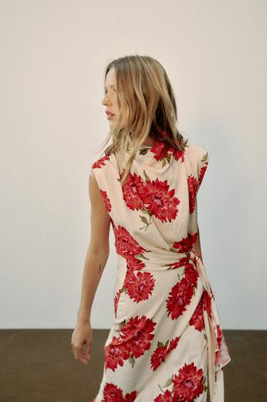 ROBE MI-LONGUE À IMPRIMÉ FLEURI AVEC CEINTURE - Écru / Rouge de Zara