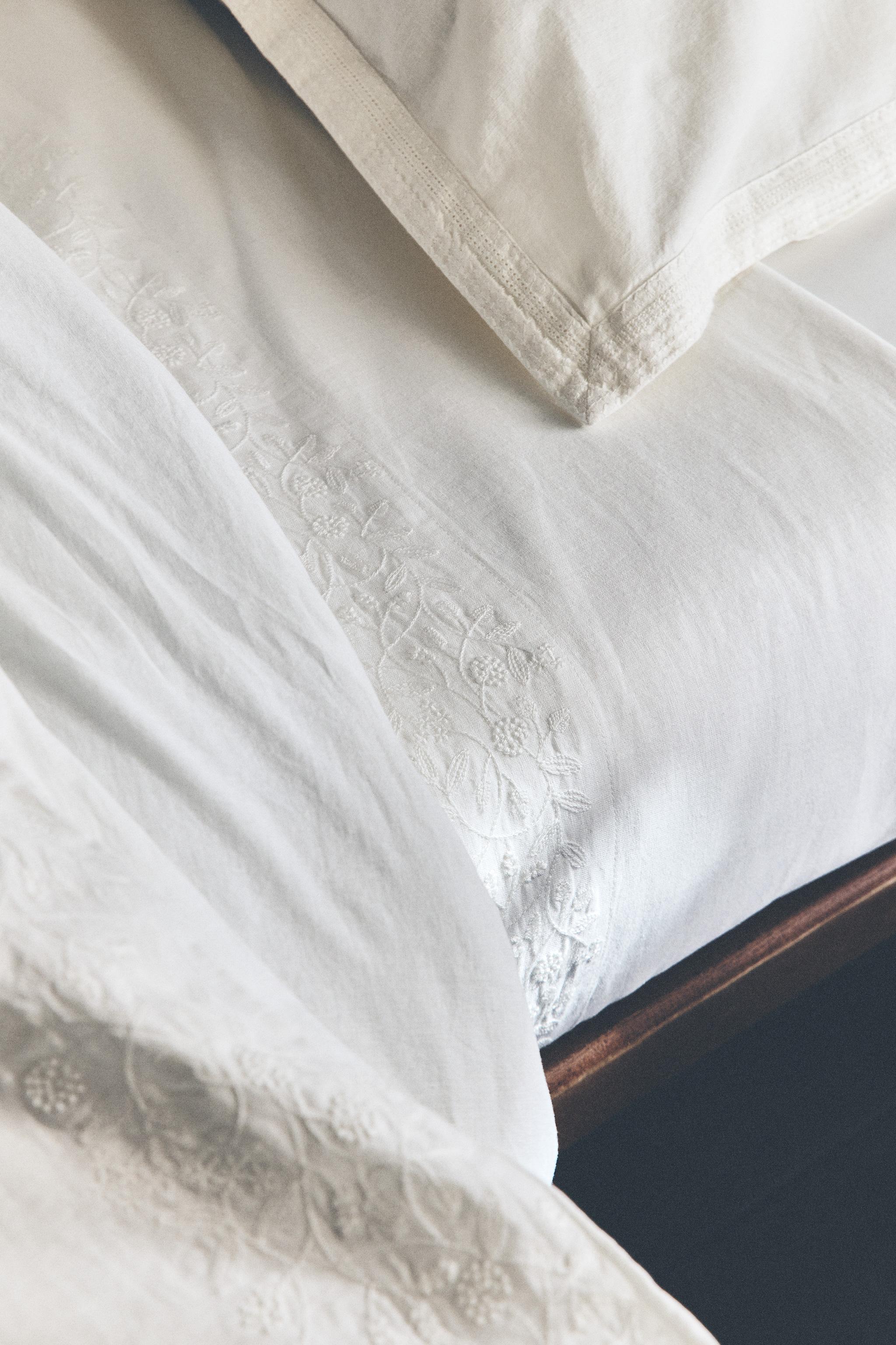 COTTON AND LINEN EMBOSSED FLAT SHEET - White | ZARA United States
