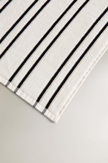 SERVIETTE DE PLAGE VELOURS RAYURES FINES - Écru / Noir de Zara - Image 3