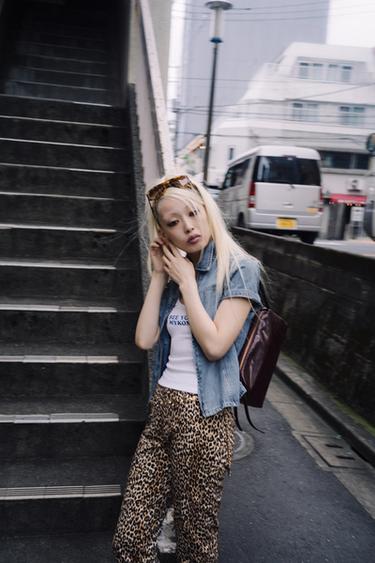 TRFデニムジップシャツネイビーブルーZaraのTRFデニムジップシャツ - ネイビーブルー 