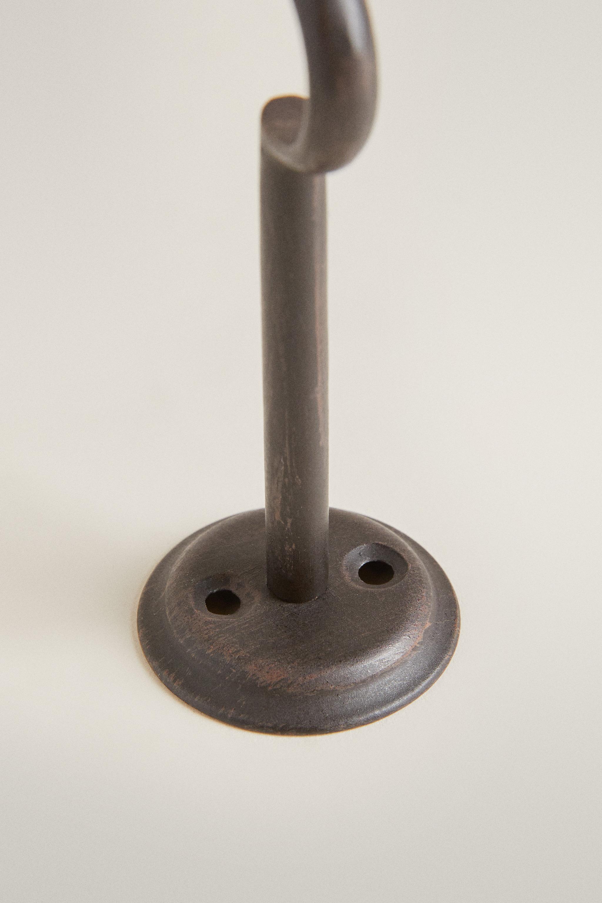 METAL CURTAIN ROD HOOK