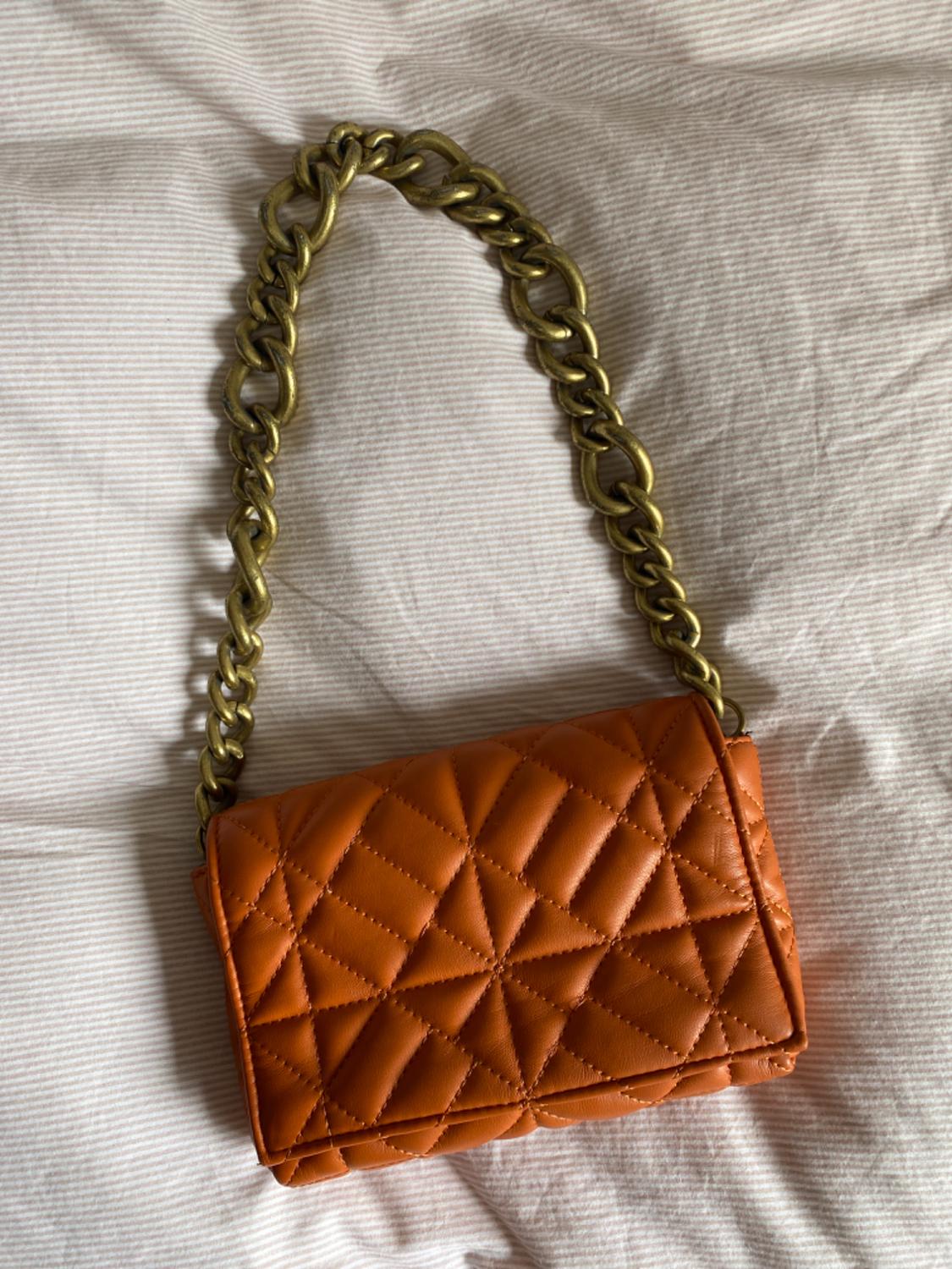 QUILTED SHOULDER BAG WITH CHAIN - Image 2