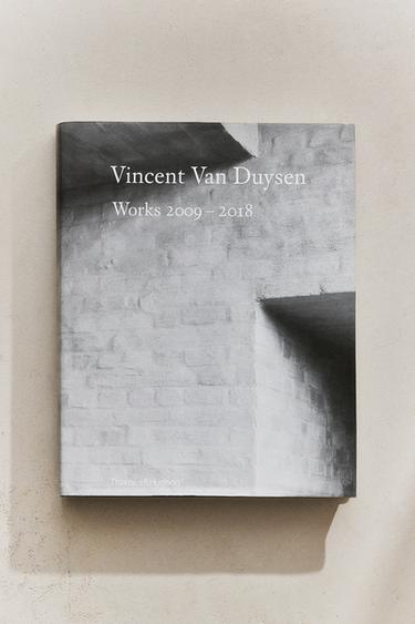 LIVRE VINCENT VAN DUYSEN WORKS 2009-2018 - Gris de Zara - Image 8