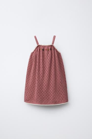 ТРИКОТАЖНОЕ ПЛАТЬЕ С ВЫШИТЫМИ ЦВЕТАМИ И КРУЖЕВОМ — РОЗОВАТЫЙ от Zara — изображение 0