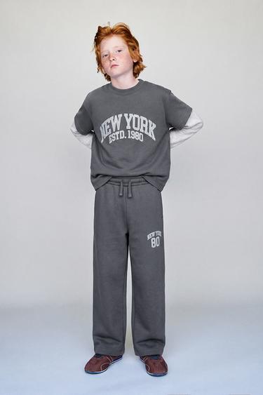 PANTALON EN MOLLETON DROIT JOGGING VARSITY - Gris foncé de Zara