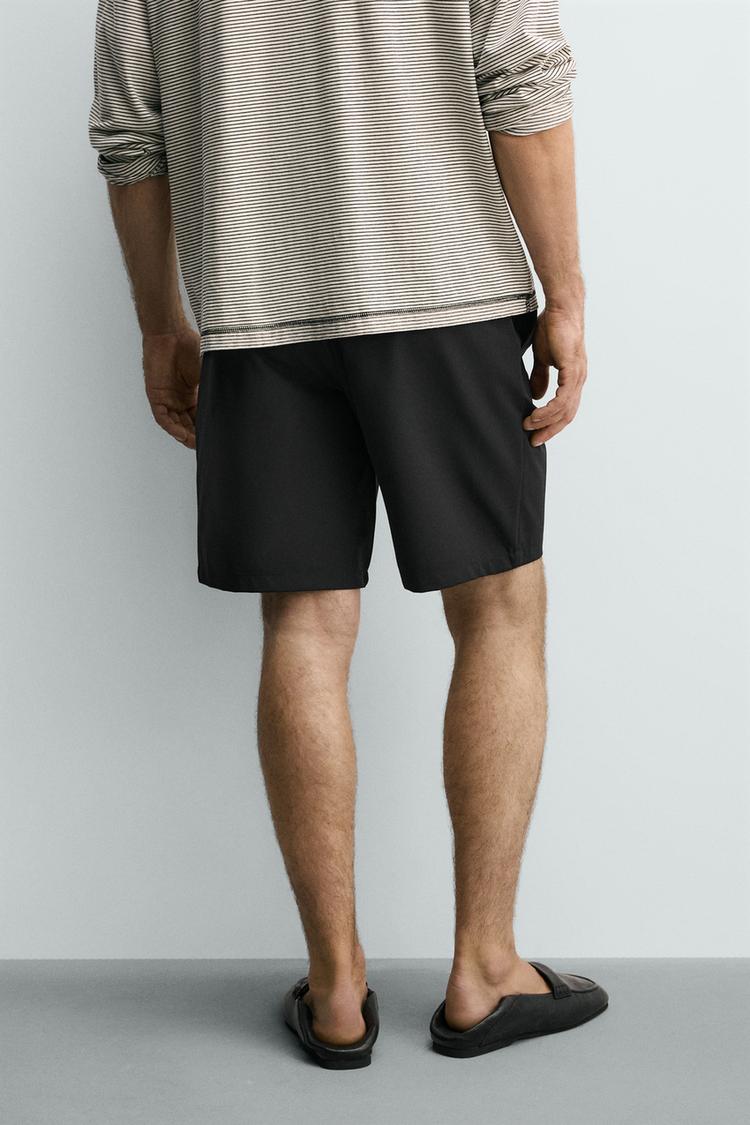BERMUDA TÉCNICA CÓMODA 3
