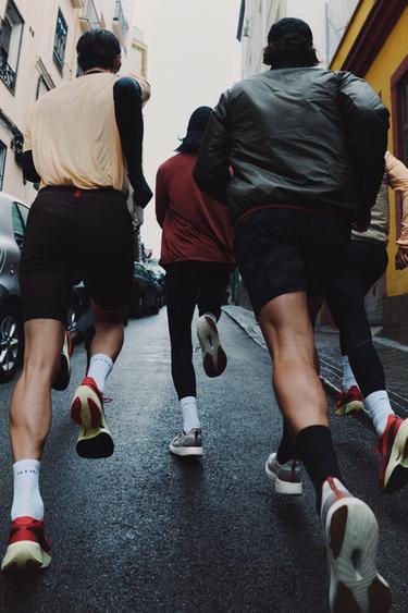 ОБРАЗ — ТЕМНО-ЗЕЛЕНЫЙ С МЕЛАНЖЕВЫМ ЭФФЕКТОМ от Zara