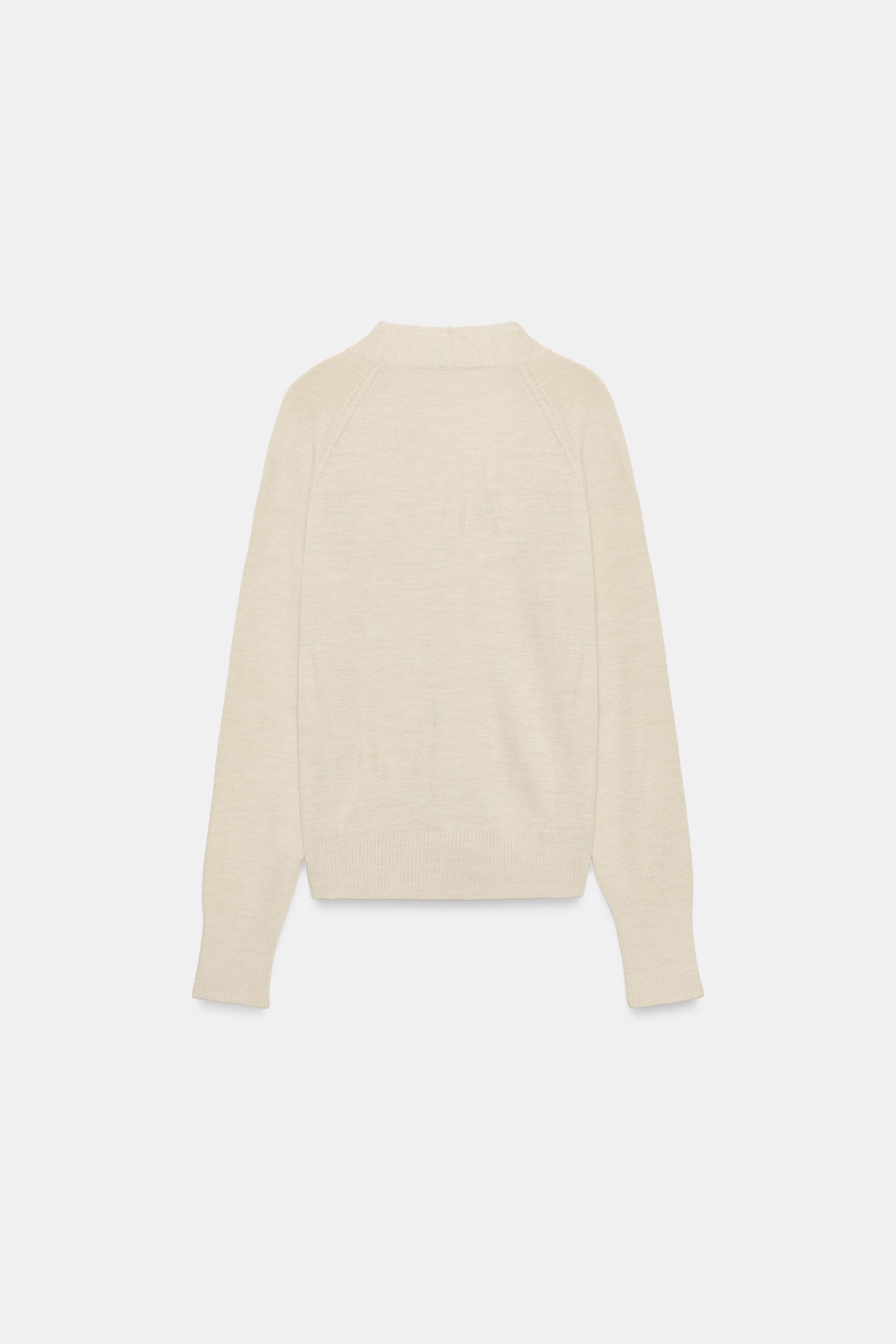 V-NECK CARDIGAN