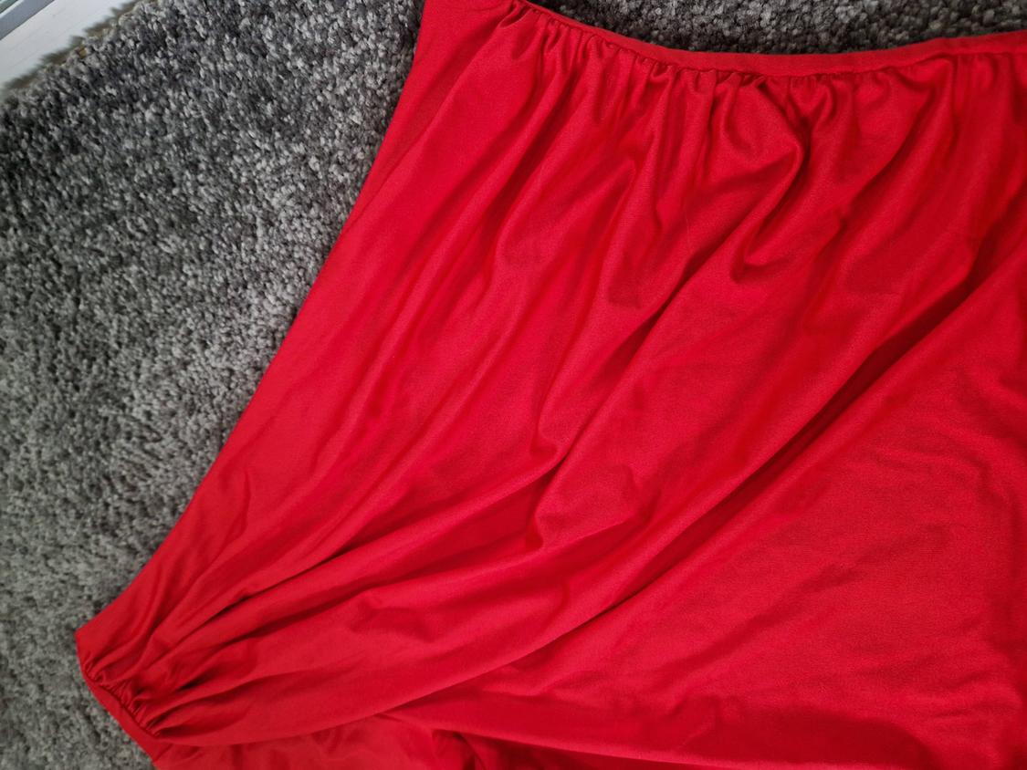 RED ONE SHOULDER TOP - Image 2
