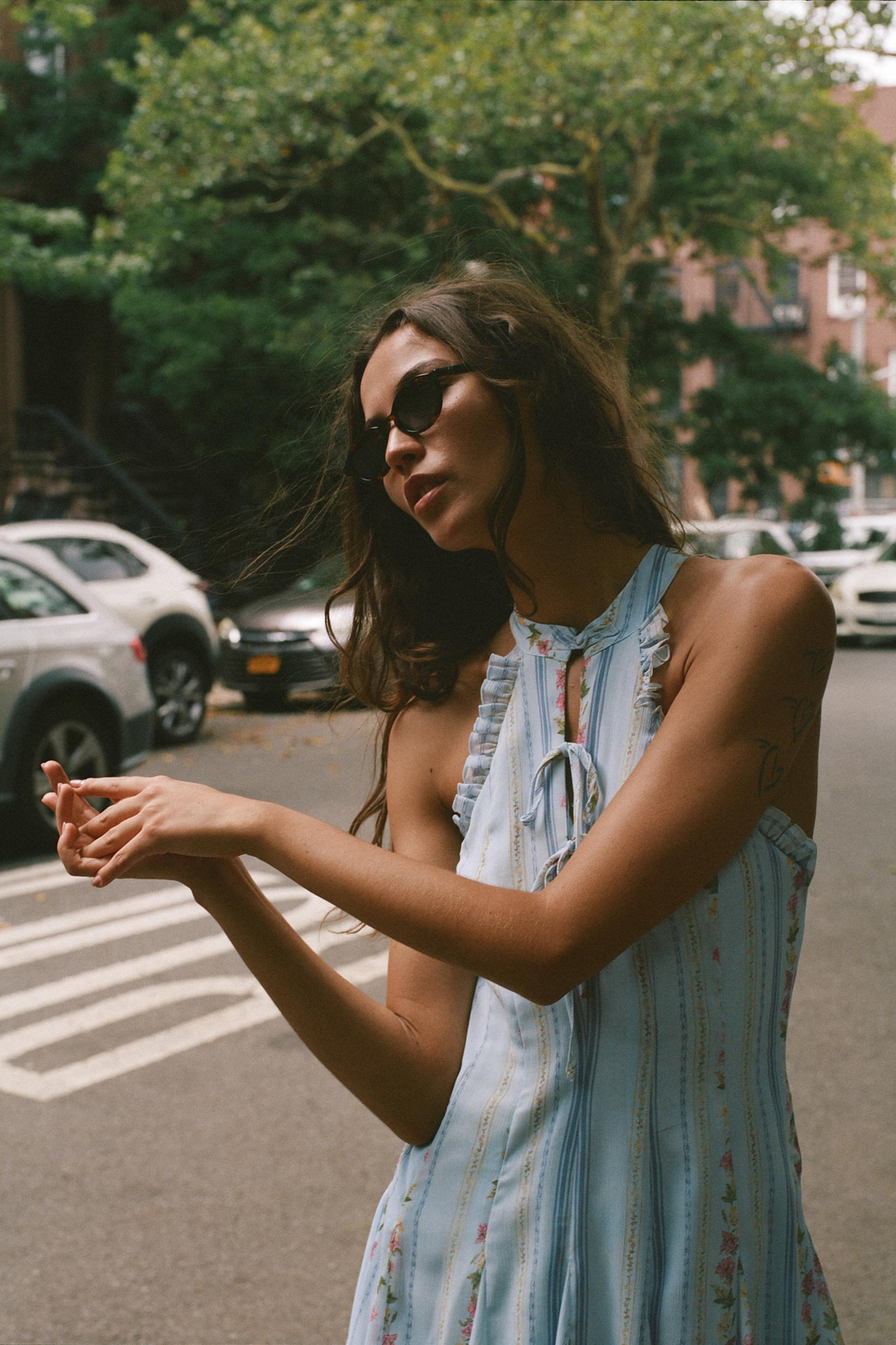 ROBE COURTE HALTER À IMPRIMÉ FLORAL
