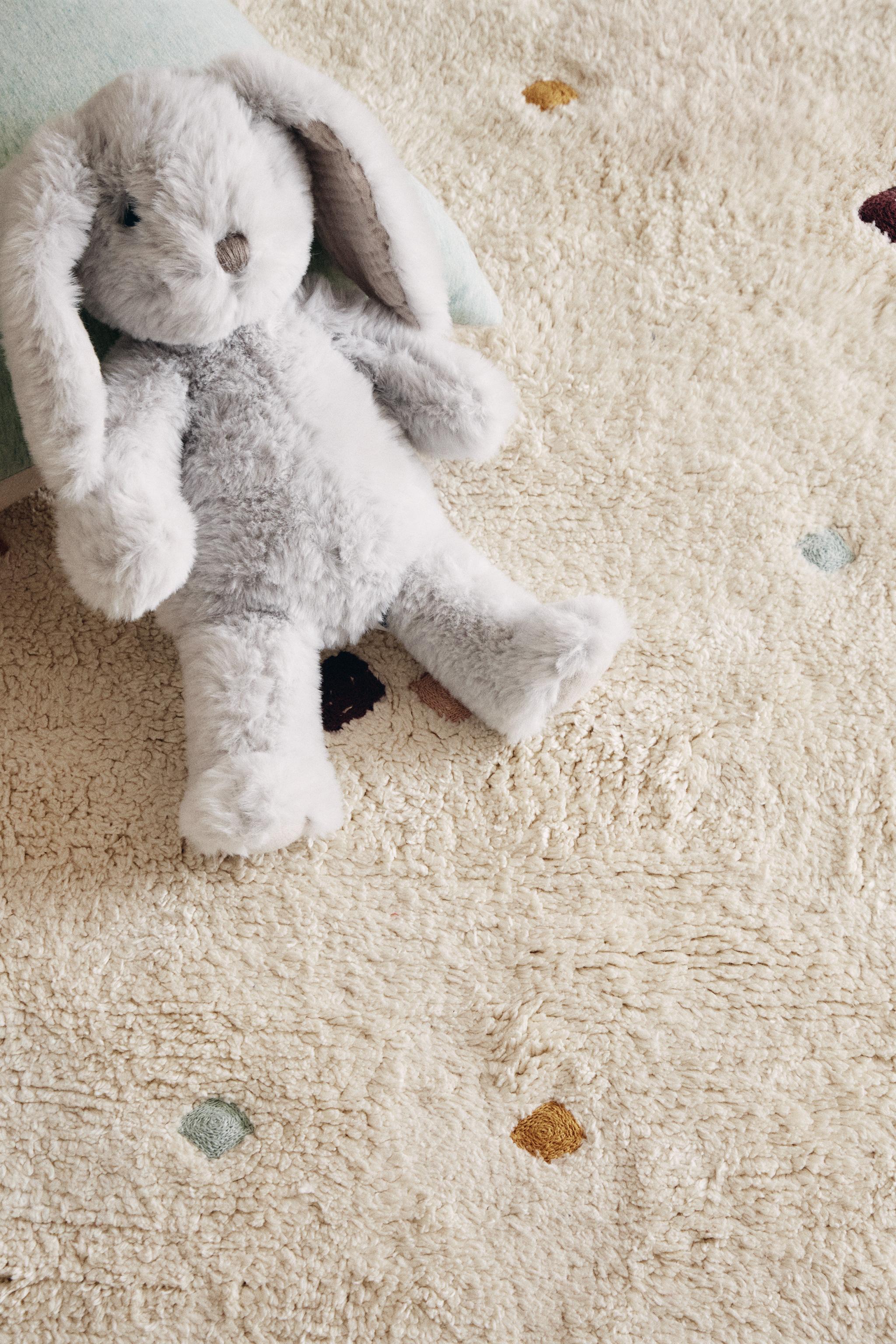 KIDS’ MULTICOLOR EMBROIDERED DIAMOND AREA RUG