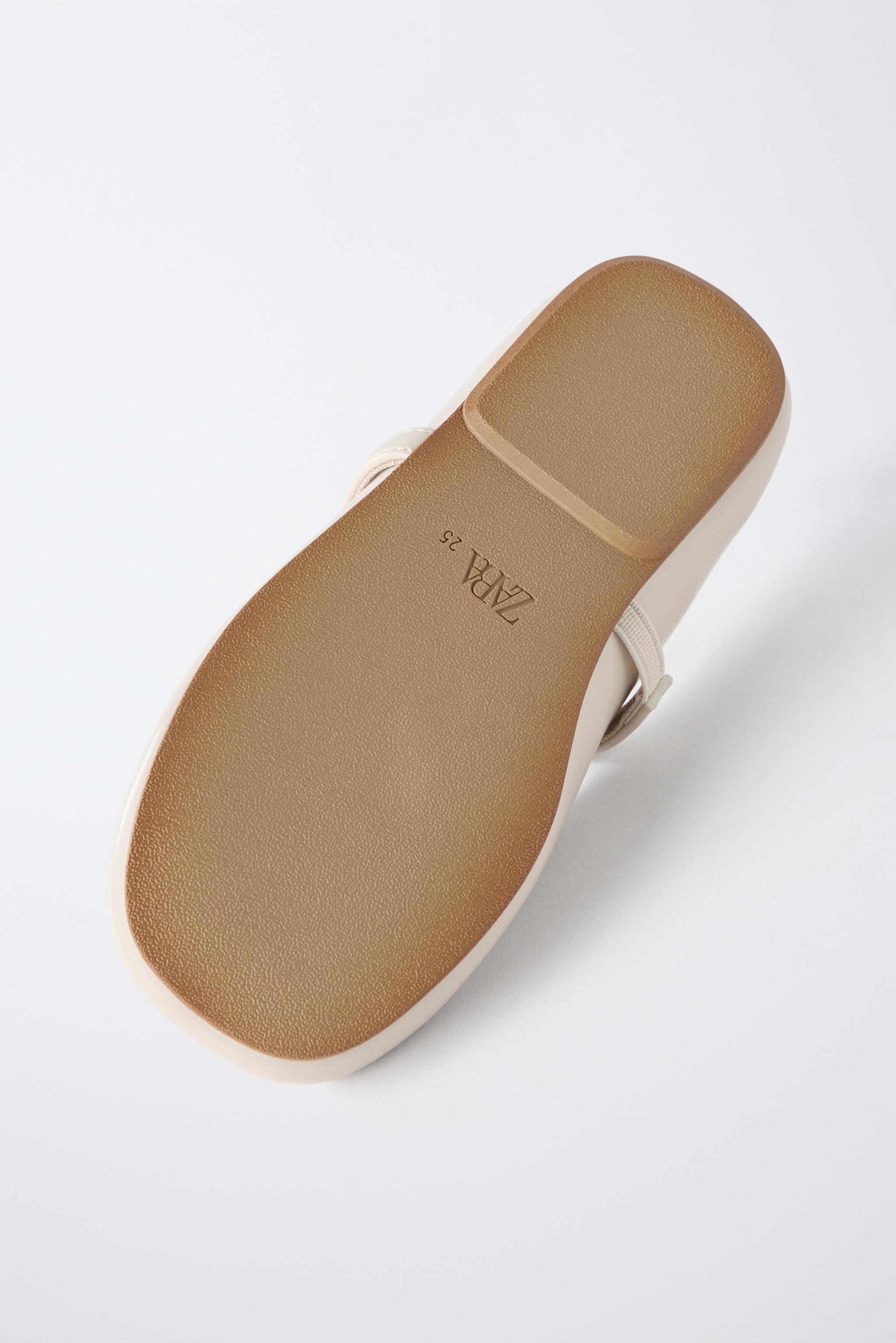 PATENT LEATHER BALLET FLATS WITH HEART DETAIL