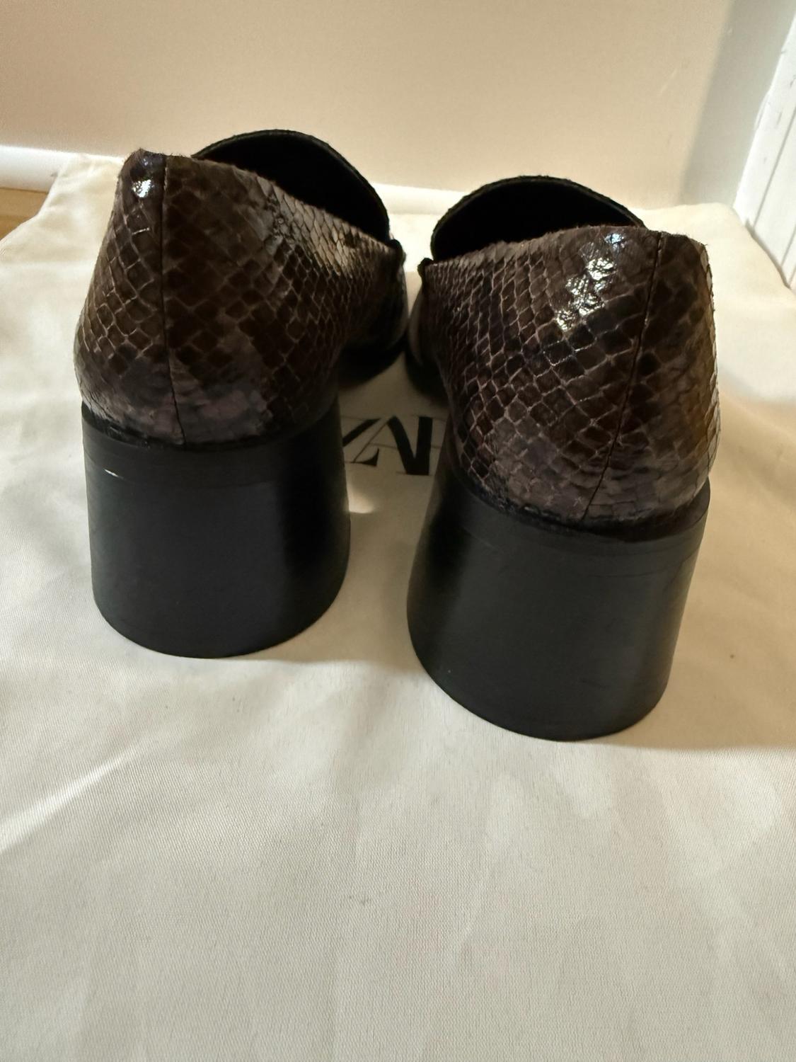 HEELED LOAFERS WITH BUCKLE - Image 5