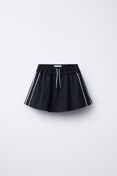ナイロン サイドバンド バミューダスコートネイビーブルーZaraのナイロン サイドバンド バミューダスコート - ネイビーブルー