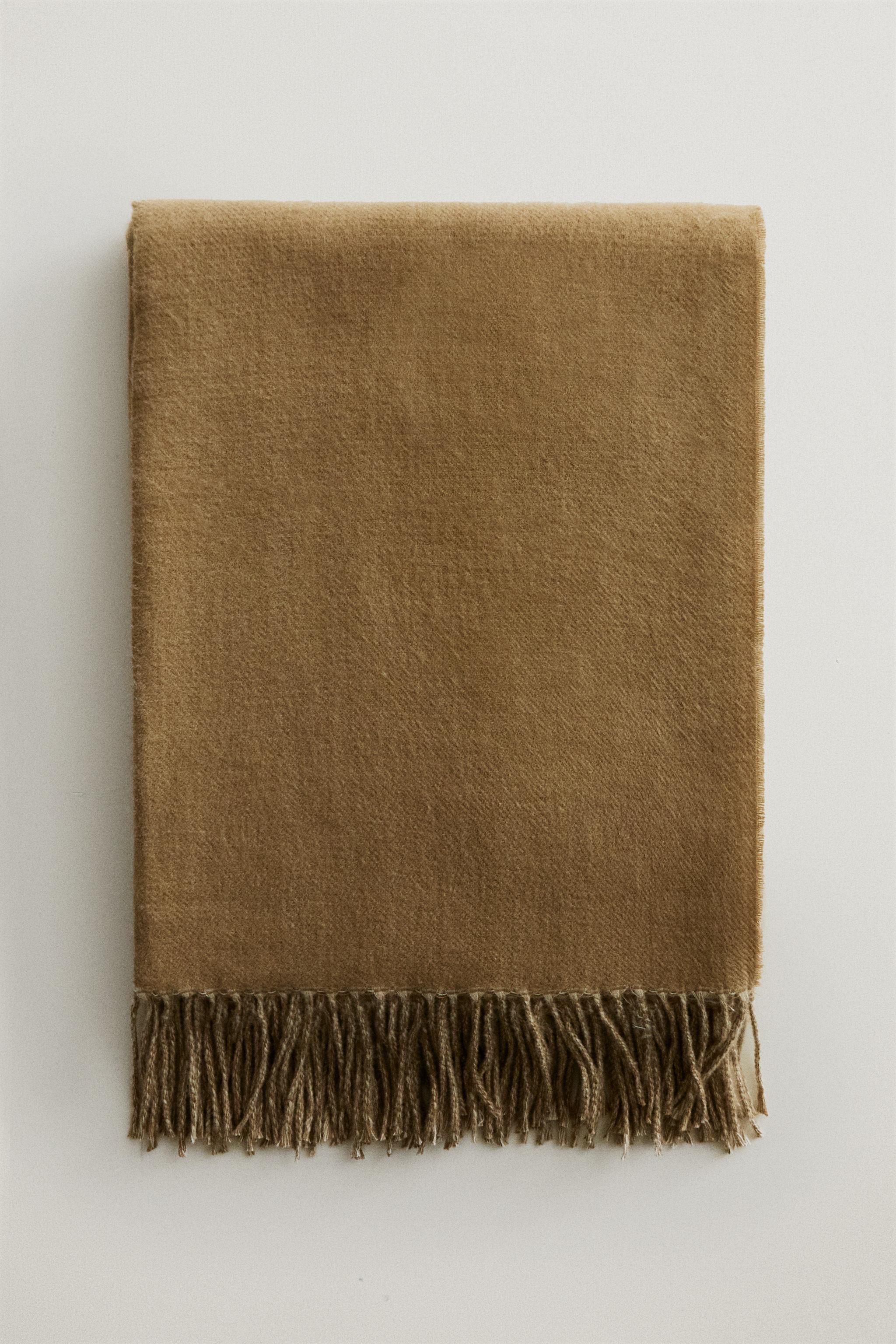 SOFT FRINGED BLANKET