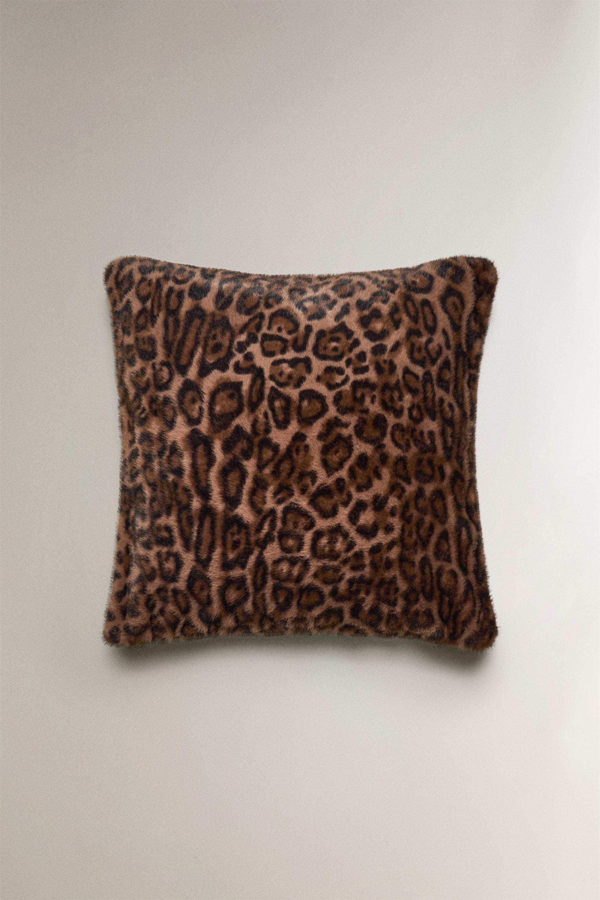 フェイクファー アニマルプリント クッションカバー - 豹紋 | ZARA