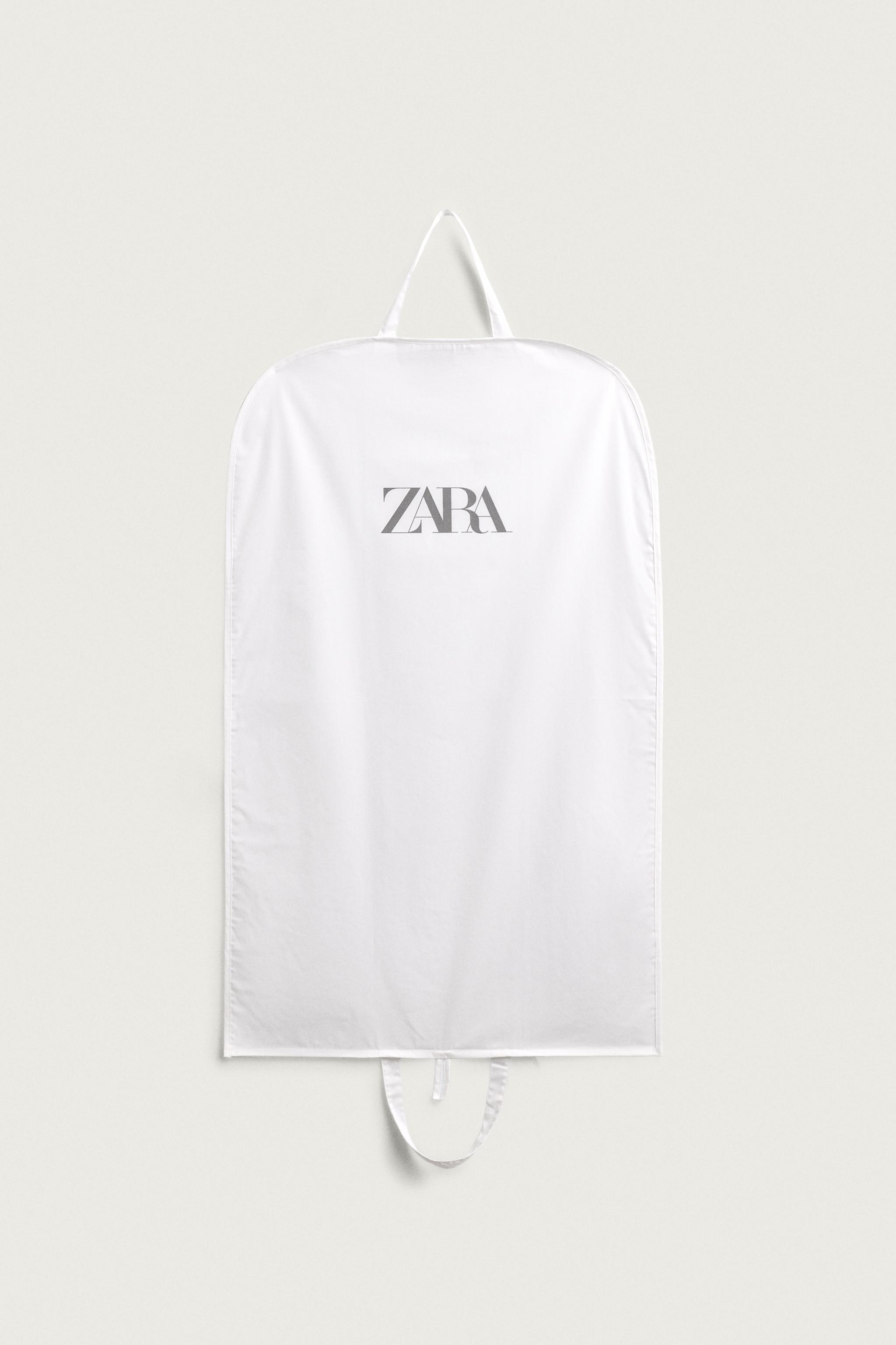 SUIT CARRIER