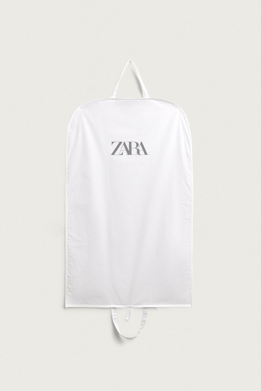SUIT CARRIER