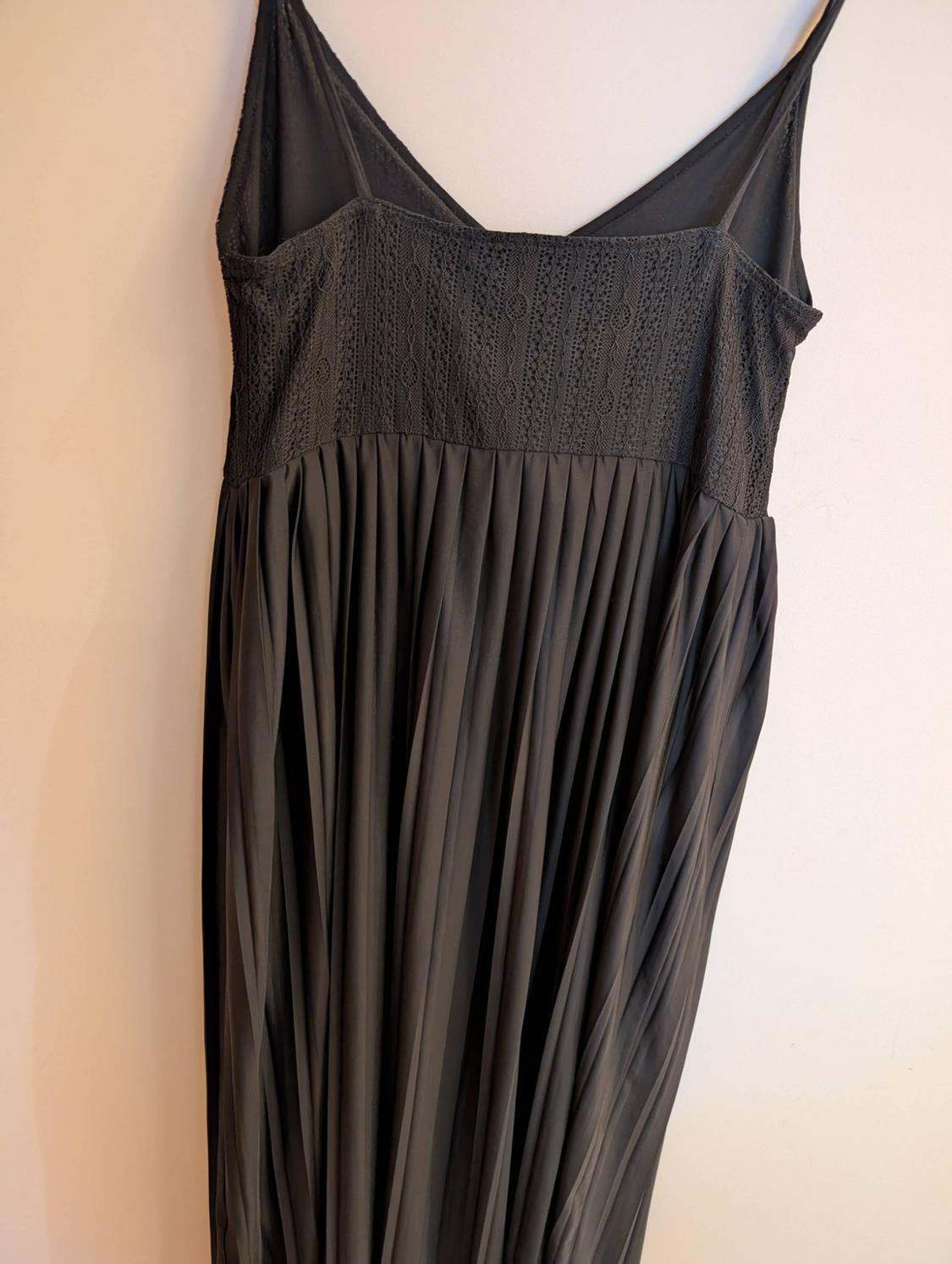 CONTRASTING PLEATED DRESS - Image 7