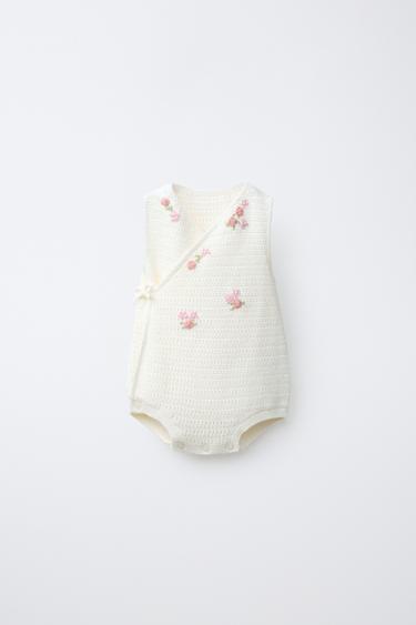 TUTINA IN MAGLIA CON FIORI RICAMATI - Écru di Zara