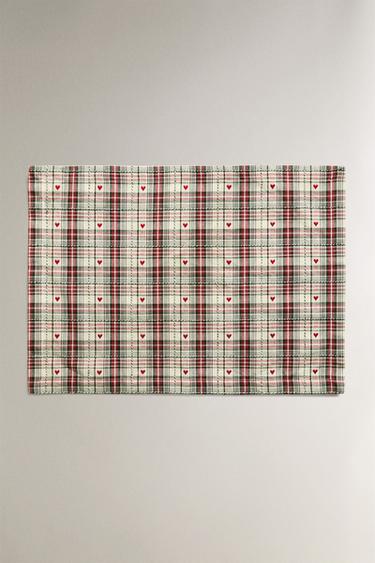 DYED THREAD CHRISTMAS HEART PLACEMAT (PACK OF 2) - أحمر الخاص بـ Zara
