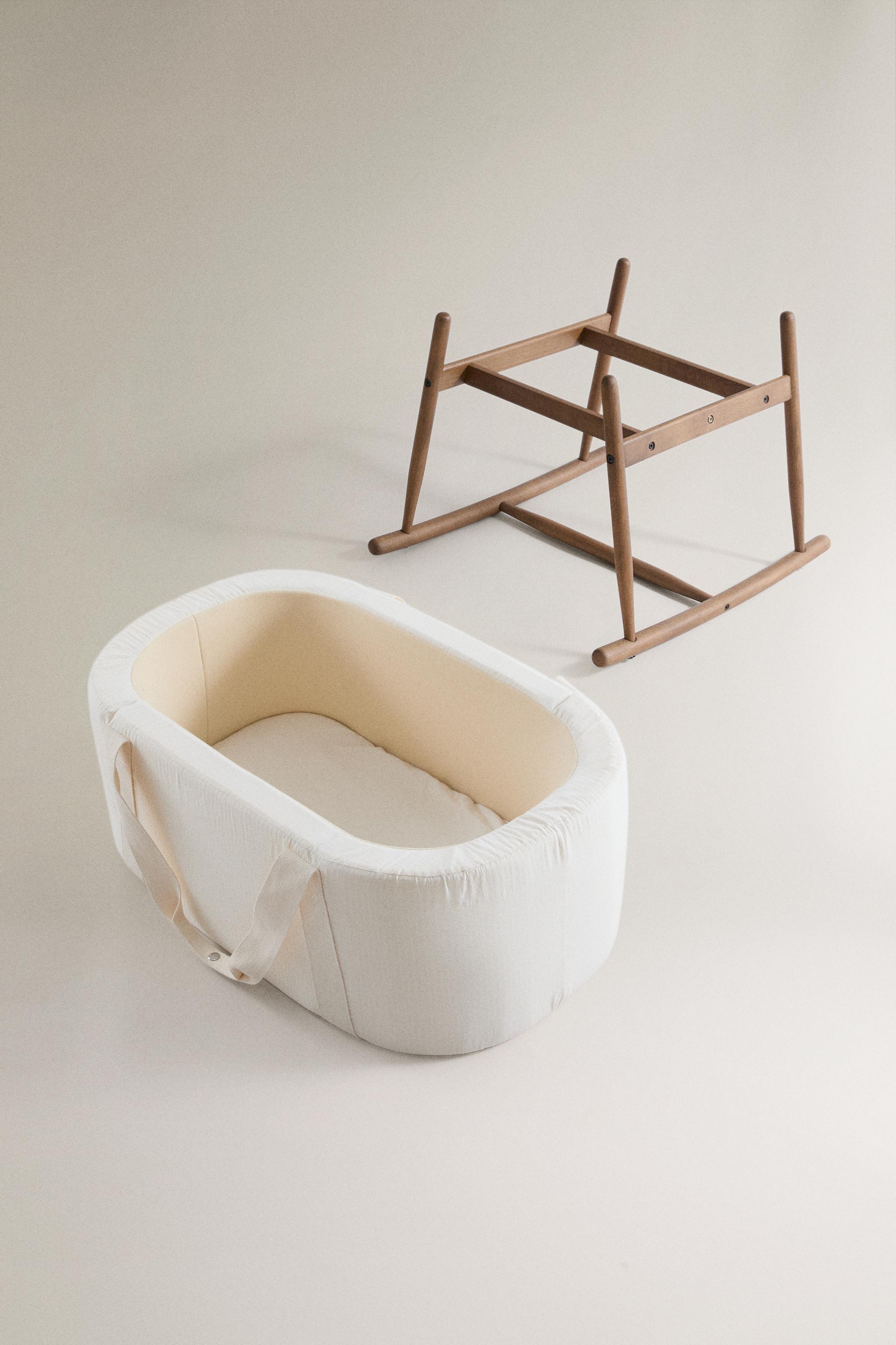 BEECH WOOD BABY MOSES BASKET | CHARLIE CRANE — Brown