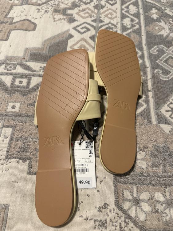 CHAIN TRIM LOW HEELED SANDALS - Image 2