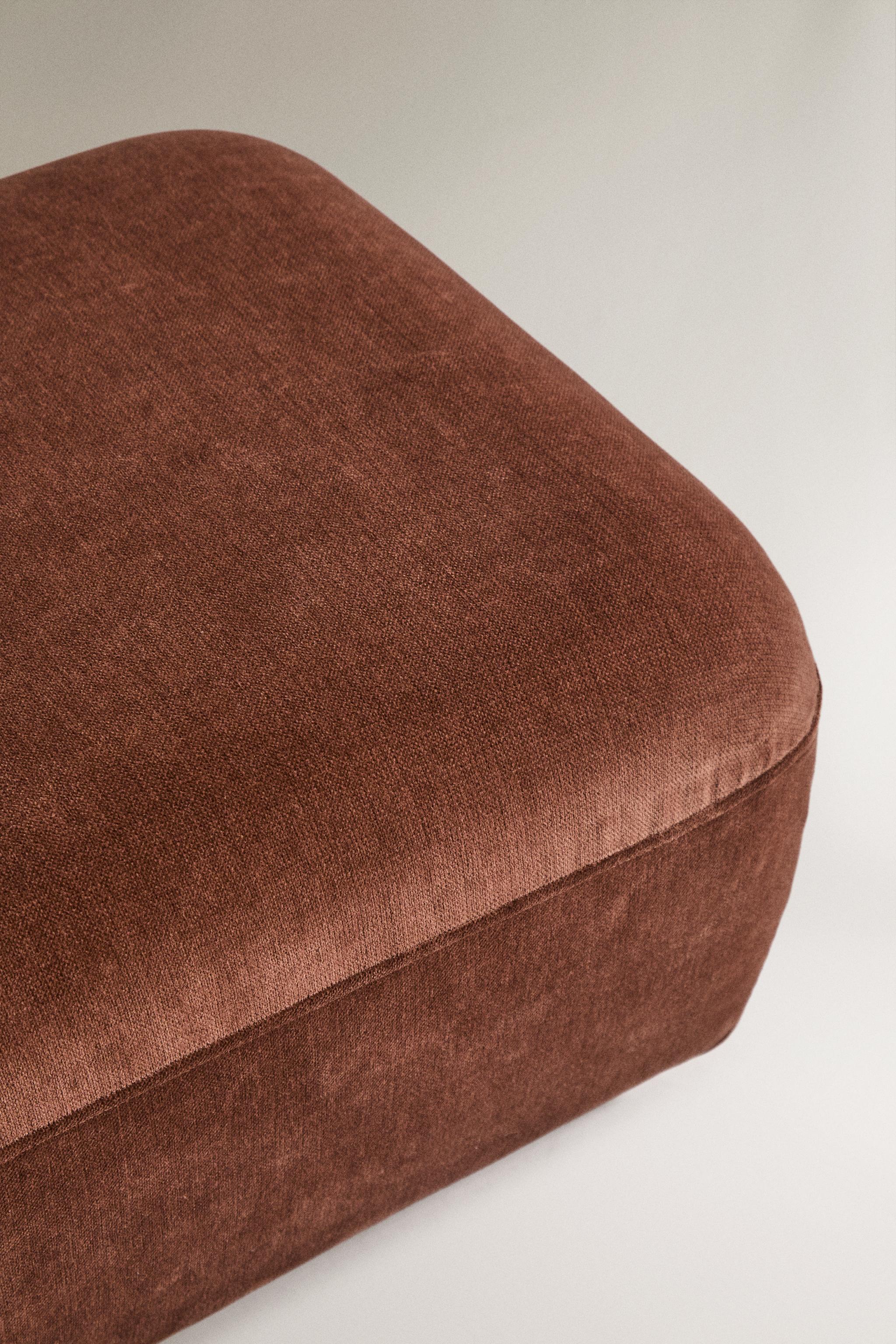 VELVET FOOTSTOOL — Dark pink