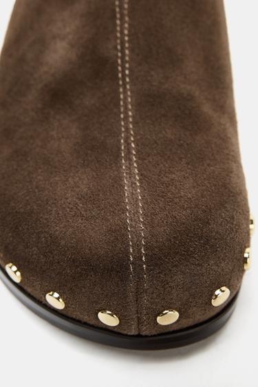 SABOTS EN CUIR CLOUTÉS - Marron de Zara - Image 4