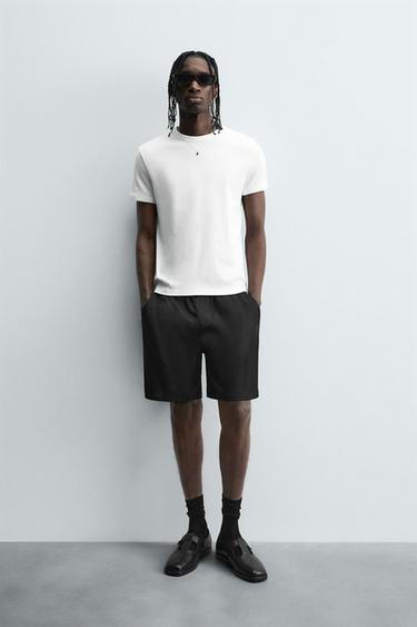 BERMUDA SATINADA RELAXED FIT - Negro de Zara - Imagen 0