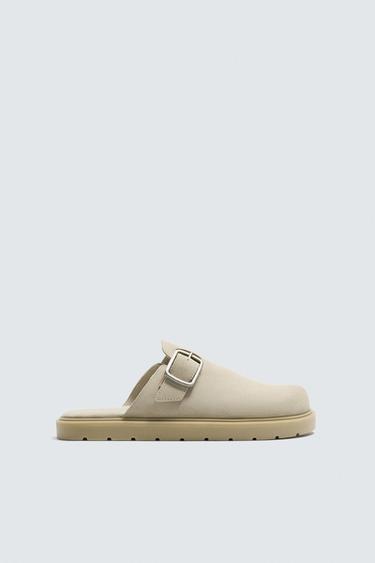 ZUECO PIEL HEBILLA - Beige de Zara
