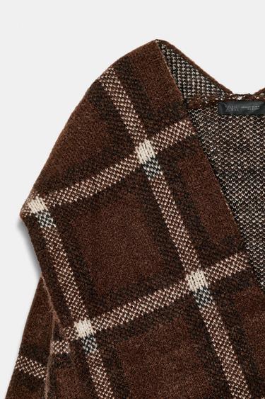 MANTEAU COURT EN MAILLE À ÉCHARPE À CARREAUX - Marron de Zara - Image 3