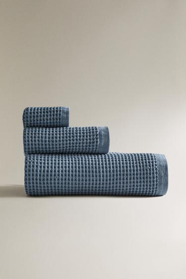 Zara WAFFLE-KNIT COTTON BATH TOWEL - Dusty blue - Image 0