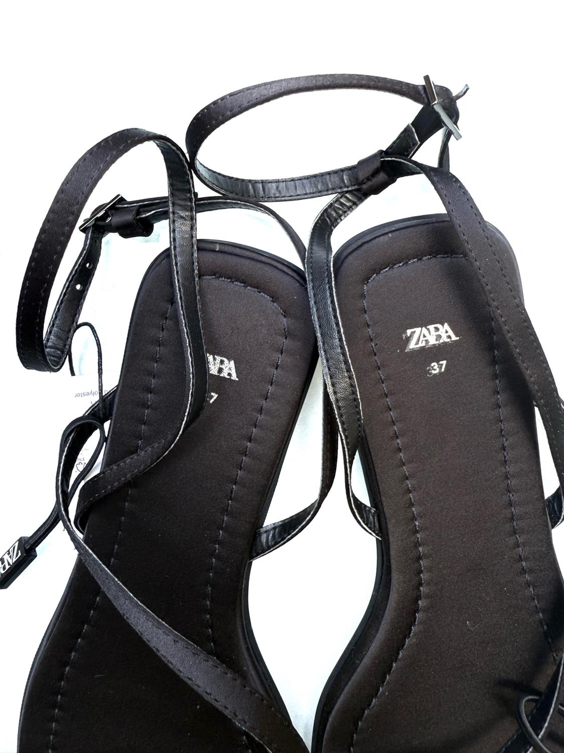 FLAT SANDALS WITH RHINESTONE TOE DIVIDER - Image 3